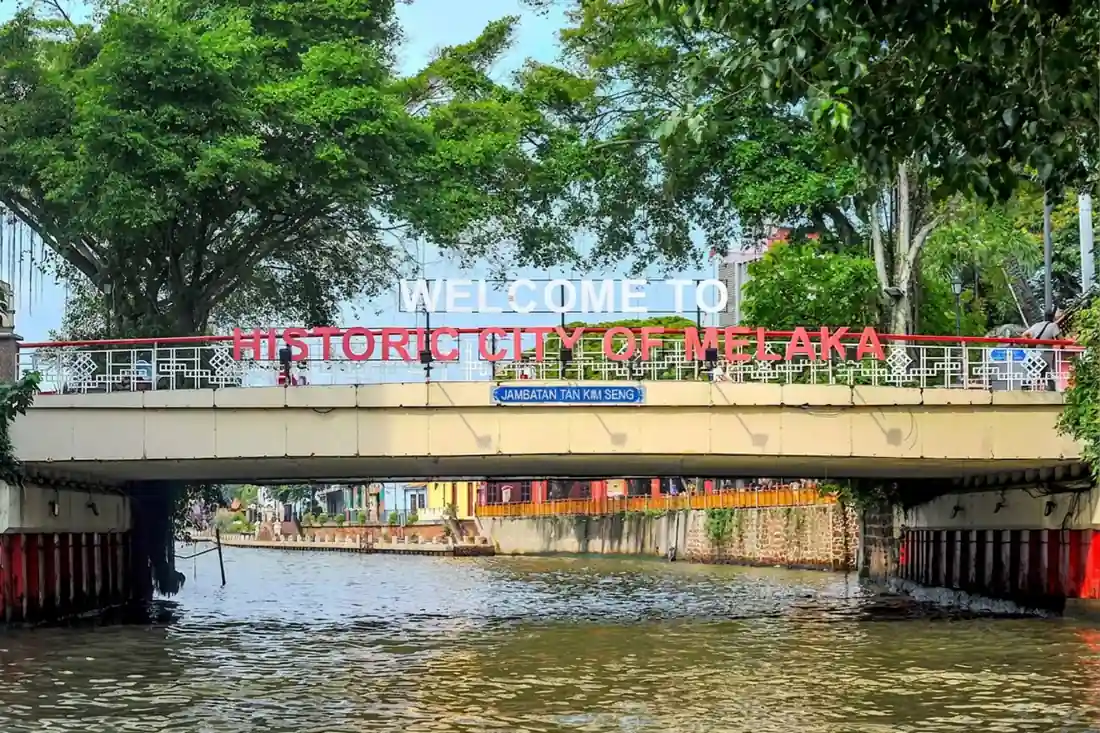 Melaka River environment