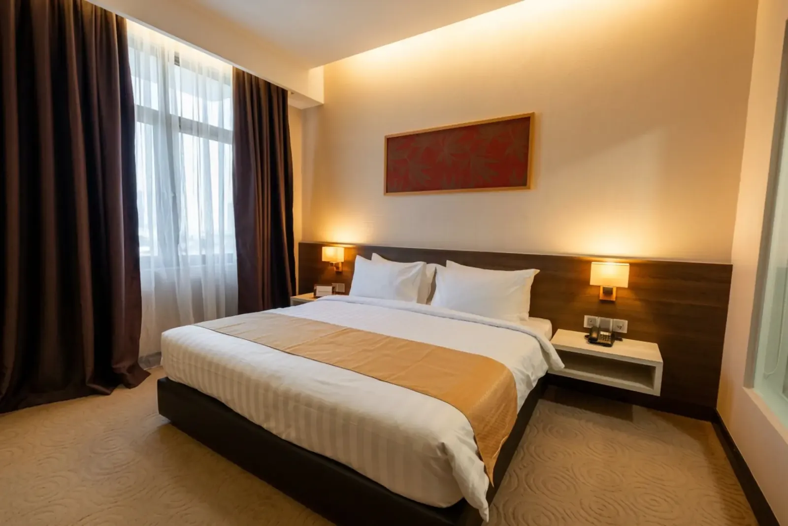 Bright contemporary guest room